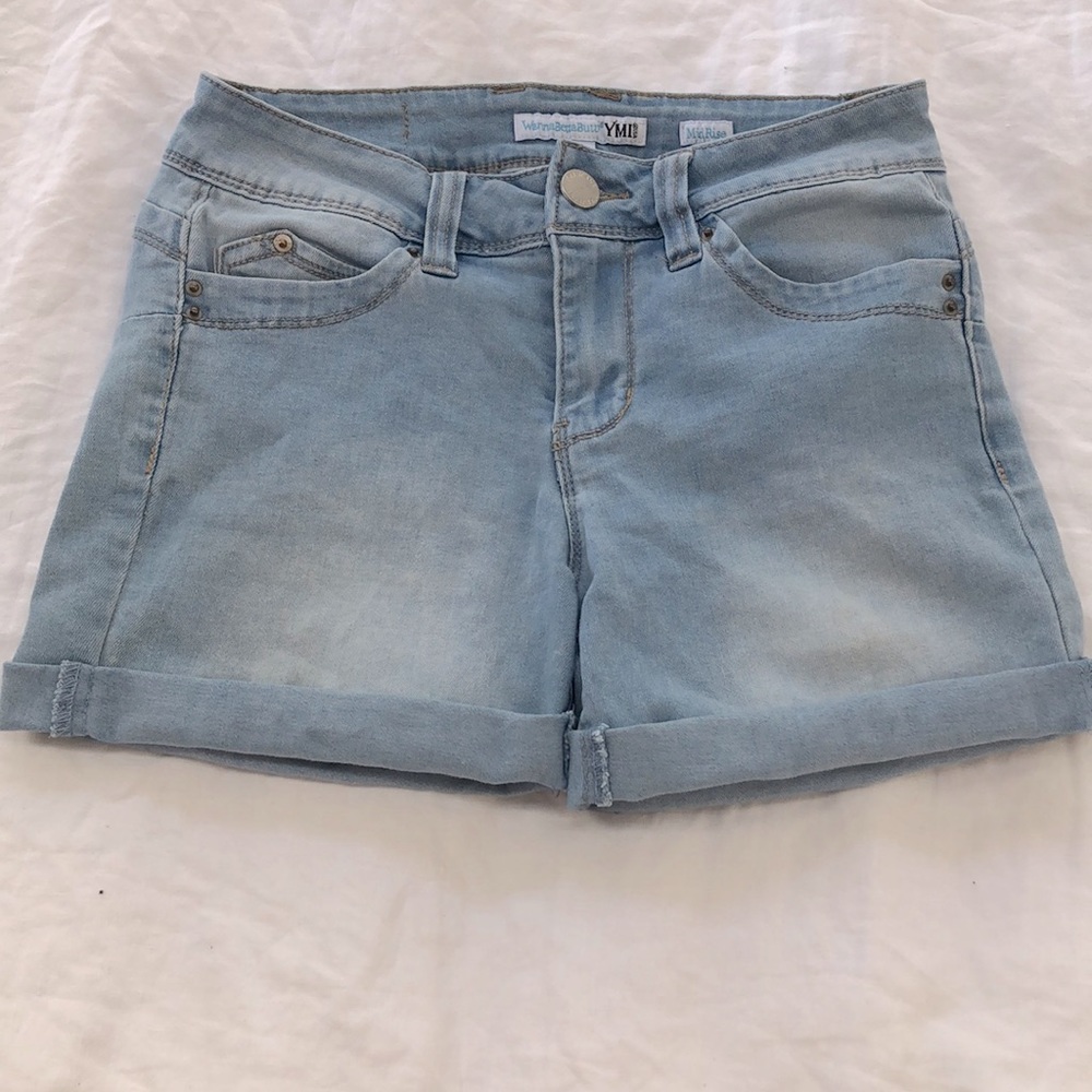 Super cute jean shorts for summer